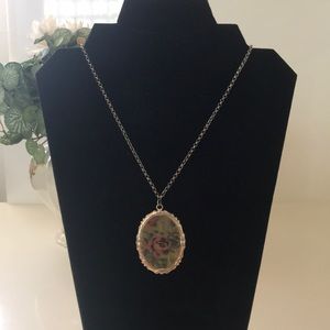 Forever 21 Embroidered Rose Pendant 💖